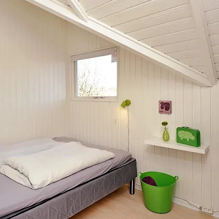 8 Person In Hejls-by Traum